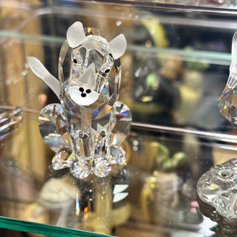 Beautiful Vintage Crystal Lion Figurine